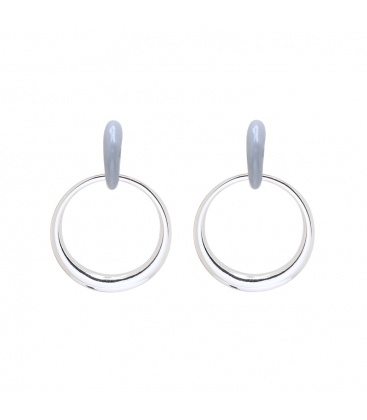 Trendy zilverkleurige oorbellen met een grijs oorstukje