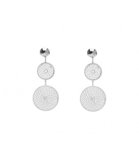 Zilverkleurige oorbellen met 2 mooie bewerkte hangers