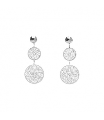 Zilverkleurige oorbellen met 2 mooie bewerkte hangers