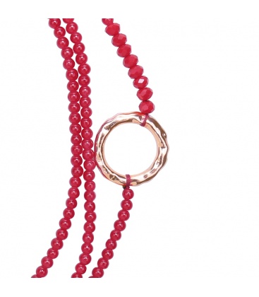 Rode kralen halsketting met parels en iriserende kralen en goudkleurige elementen