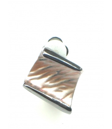 Roze oorclips in gun black zetting