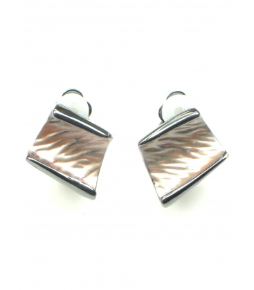 Roze oorclips in gun black zetting