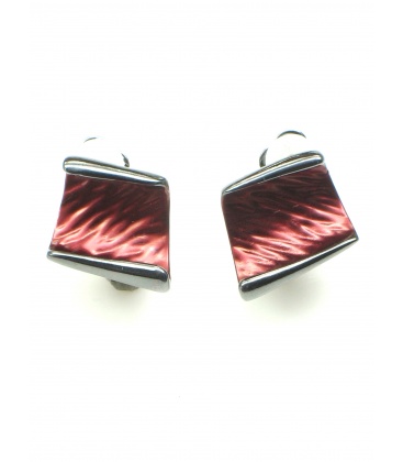 Rode oorclips oorbellen in gun black zetting