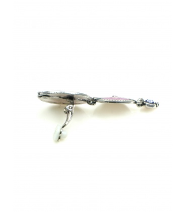 Lila paarse oorclips. Lengte van de clip oorbel is 5,5 cm.