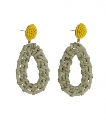 Naturel kleurige ovale oorhangers met een geel oorstukje