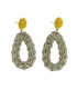 Naturel kleurige ovale oorhangers met een geel oorstukje