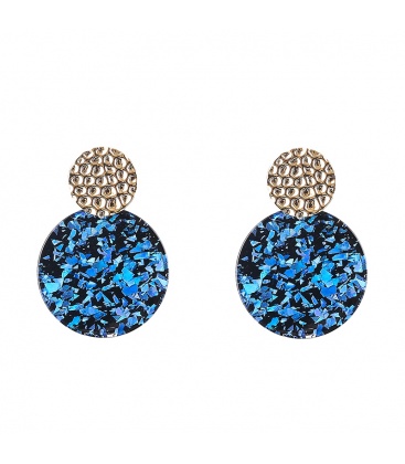 Zwarte oorhangers met blauwe glitter en een goudkleurig bewerkt oorstukje