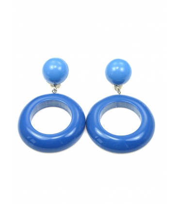 Blauwe oorclips met ronde hanger. Lengte van de clip oorbel is 7 cm.