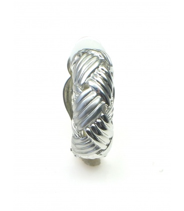 Zilverkleurige halfronde metalen oorclips met motief