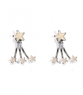 Zilverkleurige oorknopje met een ster en als hanger van 3 sterren