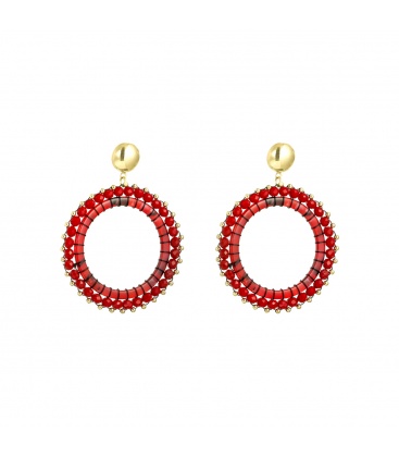 Rode oorbellen met rondom kleine glaskralen