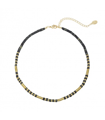 Stijlvolle zwarte halsketting gemaakt van koperen kraaltjes en kraaltjes van natuursteen