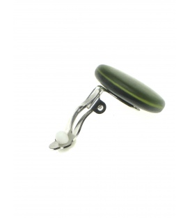 Oorclips groen met een parelmoerlook van Culture mix