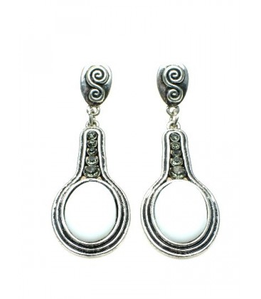 Zilverkleurige oorbellen met witte inleg en strass