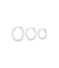 Zilverkleurige set van drie minimalistische oorringen in verschillende maten