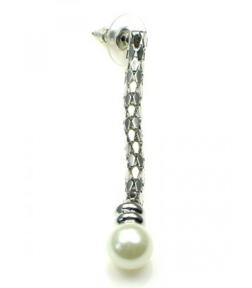 Zilverkleurige oorbellen met kunstpareltje