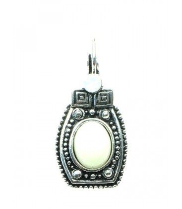 Zilverkleurige oorbellen met witte kraal en strass