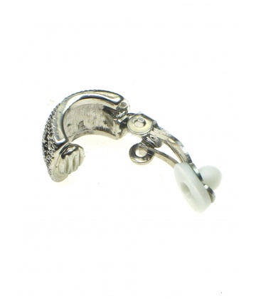 Mooie oorclips in zilverkleur met heldere strass steentjes