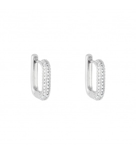 Zilverkleurige oorbellen in rechthoekige vorm met sierstenen aan de voorkant