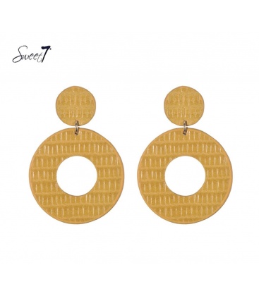 Gele oorbellen met een ronde hanger