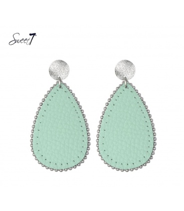 Groene oorbellen met ovale hanger met een zilverkleurig oorstukje