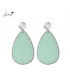 Groene oorbellen met ovale hanger met een zilverkleurig oorstukje