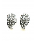 Zilverkleurige oorclips met heldere strass steentjes met een gladde rand
