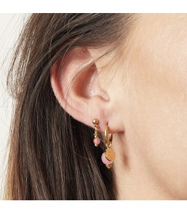 Leuke goudkleurige oorbellenl met zwart natuursteen en bedel