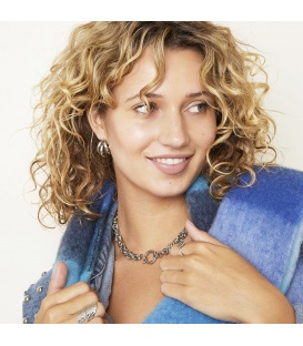 Zilverkleurige drievoudig cirkelvormig paar oorstekers