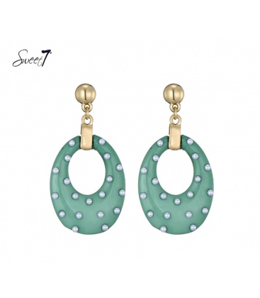 Oorbellen met ovale groene hanger en kleine pareltjes