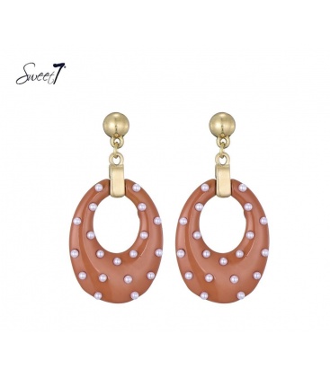 Oorbellen met ovale rode hanger en kleine pareltjes