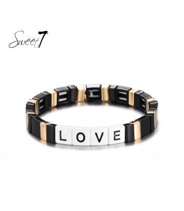 Zwarte armband met de letters love