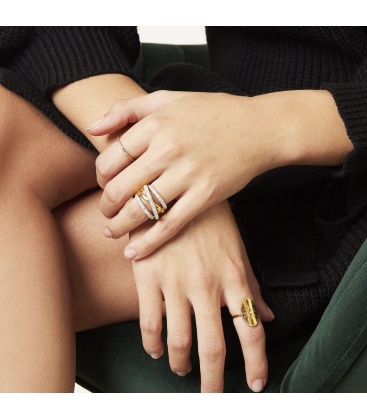 Zilverkleurige ring met strasssteentjes 