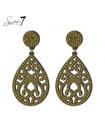 Groene oorbellen met bewerkte ovale hanger 