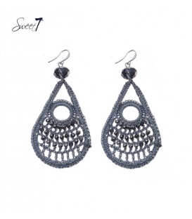 Zilverkleurige gehaakte oorbellen met in de hanger kleine grijze strass steentjes