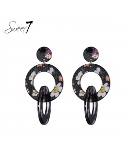 Zwart gekleurde oorbellen van 2 cirkels met bloem motief