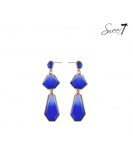 Oorbellen in goudkleurige zetting met blauwwitte facet kralen