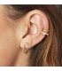 Zilverkleurige earcuff met een kruising en kleine glinsterende steentjes