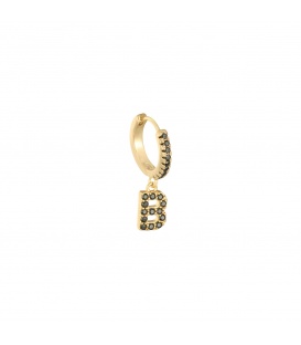 Goudkleurige oorbel met zwarte steentjes en hanger met de letter B