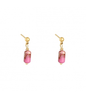 Goudkleurige oorbellen met een roze natuursteen