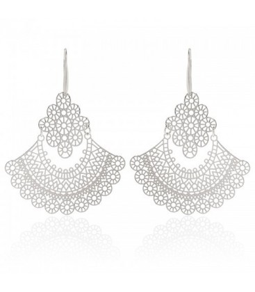 Zilverkleurige oorbellen met een mooi motief