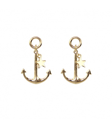 Goudkleurige oorbellen in de vorm van een anker en sterretje