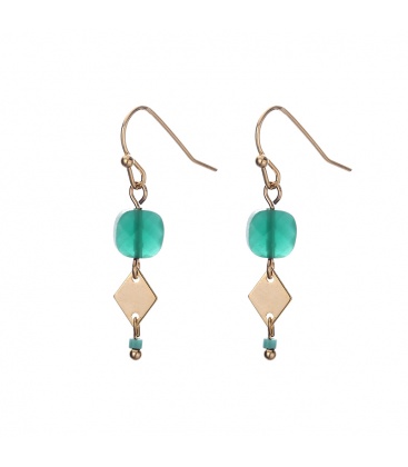 Trendy groene gold plated oorhangers met een ruitvormige bedel