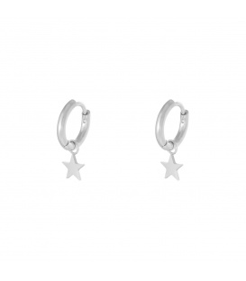 Kleine zilverkleurige oorringetjes met sterren bedel