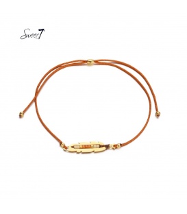 Kastanjebruine elastische armband met goudkleurige detail met kleine kraaltjes