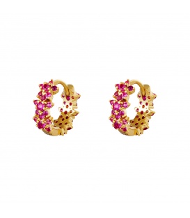 Kleine goudkleurige oorringen met roze bloemetjes 