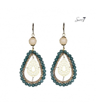 Goudkleurige oorbellen met ovale hanger met rondom groene facet steentjes