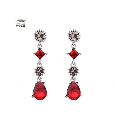 Zilverkleurige oorbellen met hangende rode steentjes