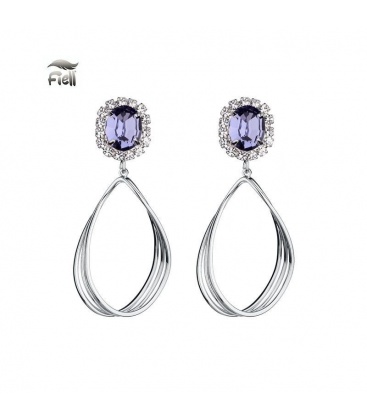 Zilverkleurige oorbellen met paarse schitterende steen en gedraaide hanger