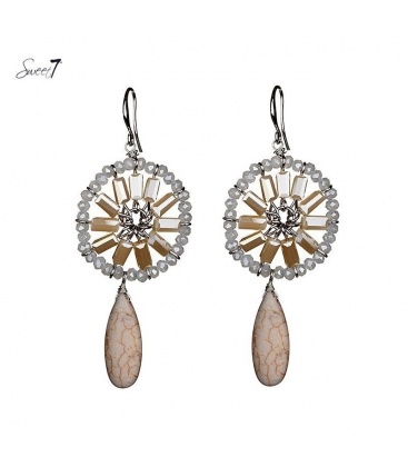 Mooie taupe kleurige oorbellen met kralen